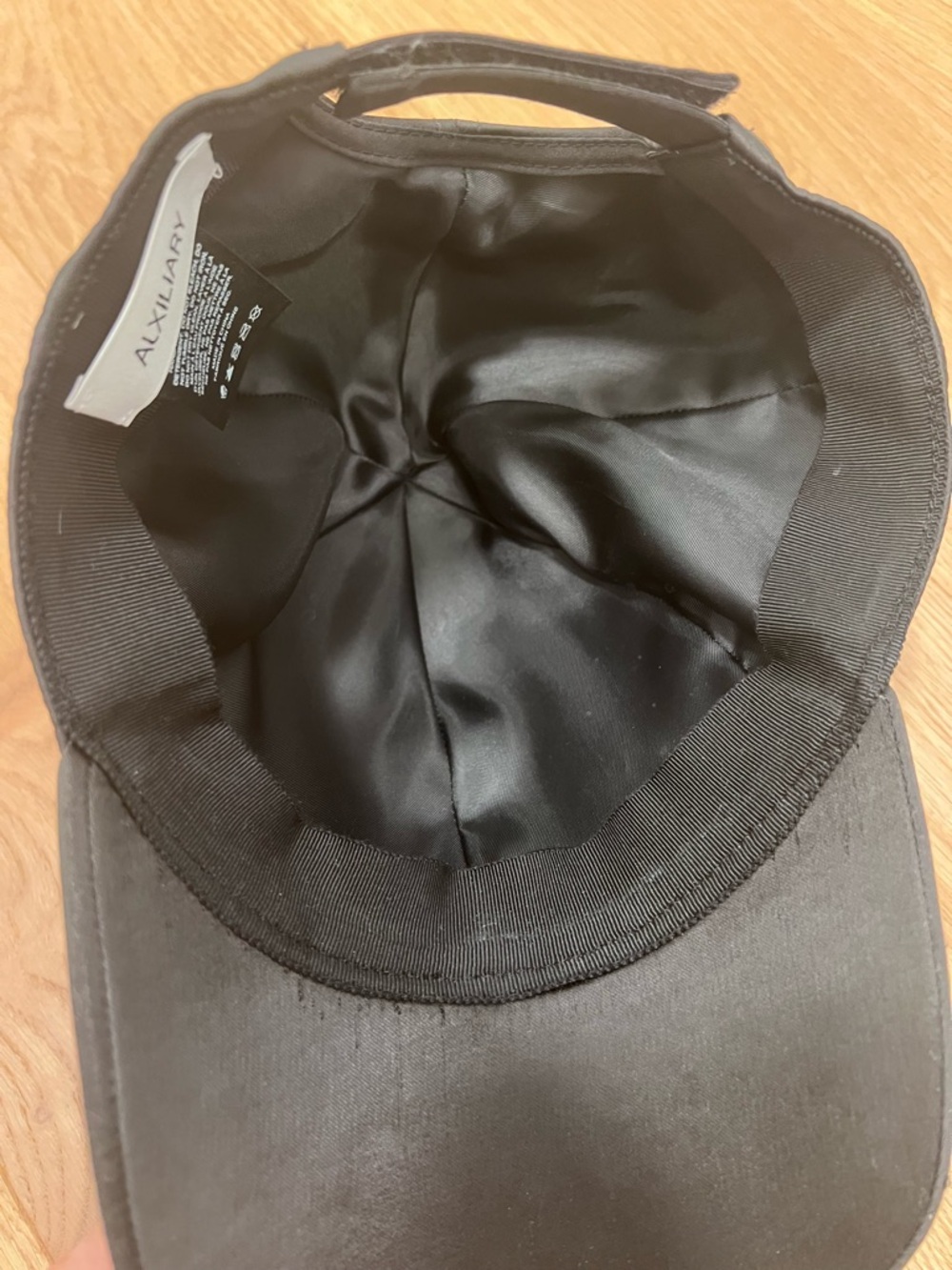 Aritzia Black Satin Structured Baseball Cap - Picture 5 of 6